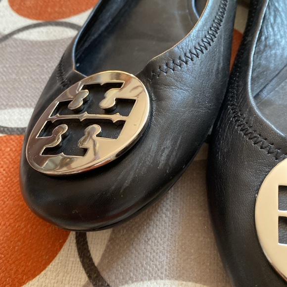 Tory Burch Travel Flat Black Leather/Silver- not Gold Tory B. emblem - Picture 10 of 14